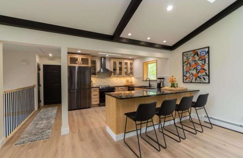 Modern Catskills Retreat with Creek & Fire Pit - Foto 9