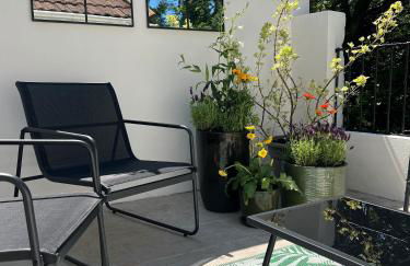 6 Luxury home near family park Pet friendly - Photo 12