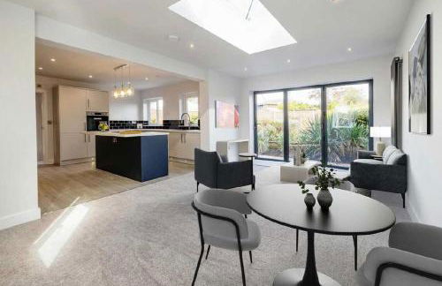 3 Bedroom Bungalow House Short Term Rental & Flexible Renting Lincoln With Free WiFi And Free Parking - Foto 12