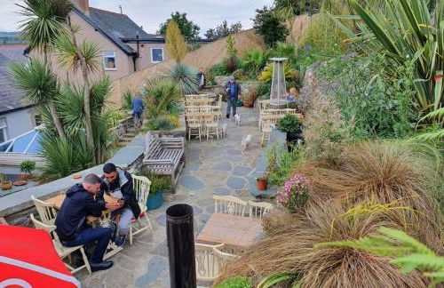 Llandudno apartment, quirky pub with tropical beer garden - Foto 31