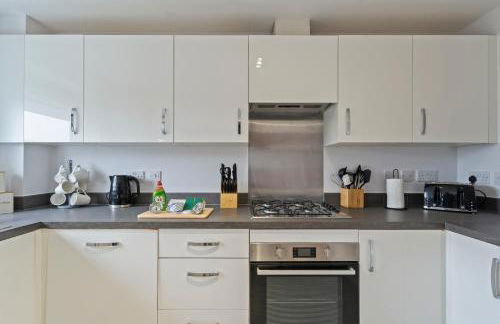 Exquisite 7 Bedroom 5 Bathroom House - Over 1900 sqft - Close to City Centre with Free Parking, Fast W-Fi and SmartTVs by Yoko Property - Foto 33