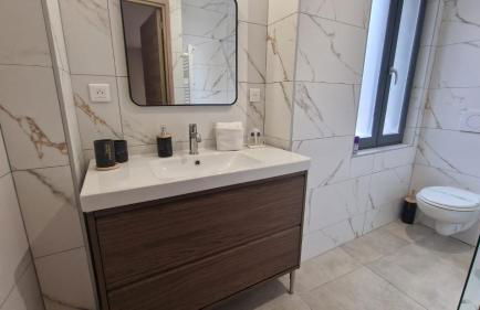 SUPERBE APPARTEMENT porte de la Cité Médiévale à SOMMIERES entièrement rénové très bien équipé 6 pers balcon clim parking privé devant - Foto 34