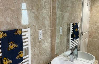 BumbleBee Lodge - Photo 29