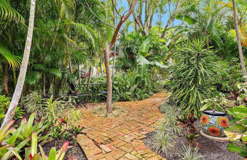 Casa De Marita - Backyard Bliss with Pool in Historic Sunshine Park - Foto 17