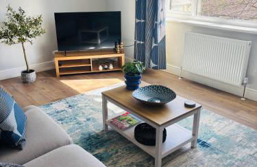 Ideal Contractor Business & Family Friendly 2-Bed Apartment Quiet & Spotless with Fast WiFi Large Screen Smart TV - Foto 1
