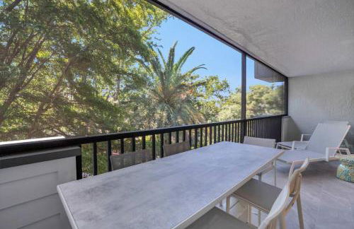 Corner Unit Updated And Near Lobby - Photo 20