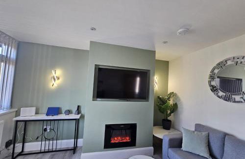 House - Sleeps 4 - Parking - Garden - City Centre - Foto 11