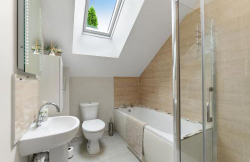 Seven Space - 7 Bedroom Home with Large Garden & Hot Tub - Foto 11