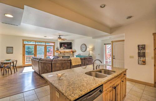 Flathead Lake Getaway with Balcony, Fireplace! - Foto 12