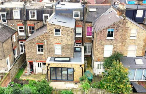 Penthouse Loft Suite in Putney, PS5, 60"TV, Netflix, Sleeps 6, ideal for relocators and professionals - Foto 9