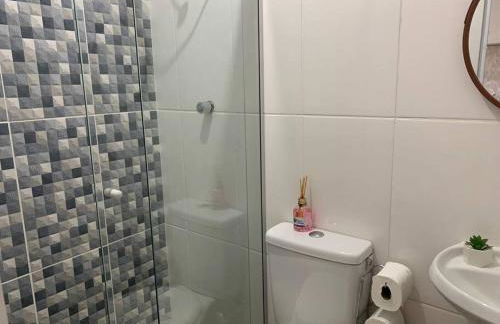 Kitnet302 centro com linda vista da janela e tv smart - Foto 4