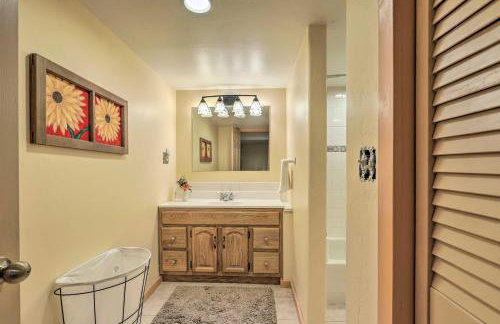 Mountain Retreat w/ Deck: Ski, Soak, Golf & Hike! - Foto 20