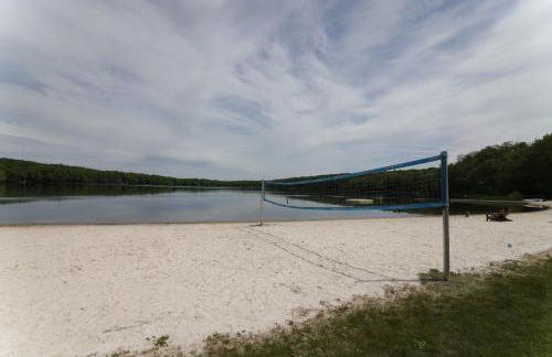 Serene Escape at Big Bass Lake & Pool Access - Foto 72
