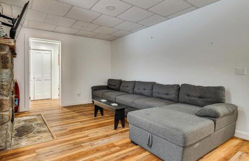 Great for Gatherings! Lakefront Ticonderoga Villa - Foto 35