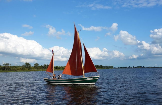 Cozy Chalet Right on the Water in Friesland - Foto 14