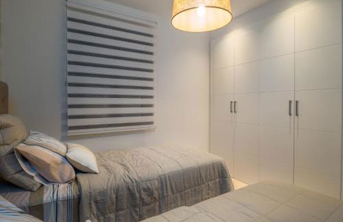 Amazing Two Bedroom Apartment in Los Flamingos, Marbella - Photo 18