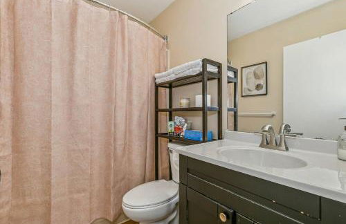 Kings, 75" TV & Backyard Fun - NearWesley - Foto 14