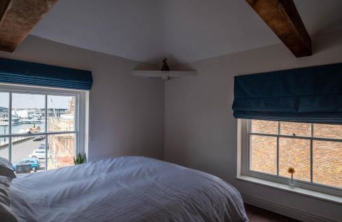 The Old Custom House - Photo 20