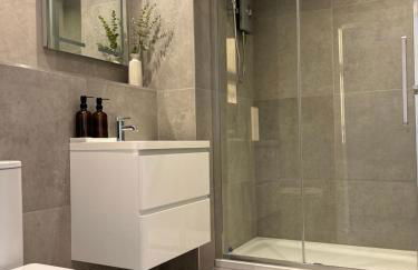 Manchester Apt, Free Parking, Business, Couples & Families - Foto 17