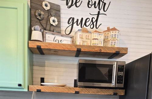 Charming Downtown Bungalow I Explore-Shop-Eat - Foto 16