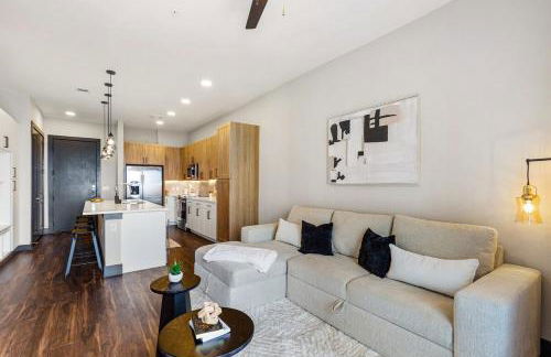 12 Min to Downtown with Pool, Balcony and Free Parking - Foto 25