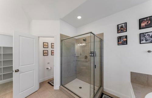 Luxury Oasis - Glam Decor, Putting Green, Arcade Fun & EV Station - Foto 17