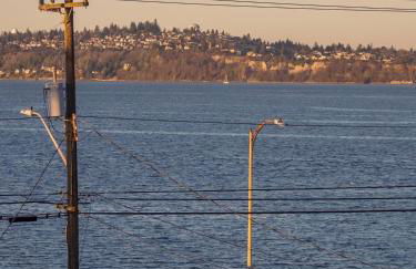 Steps to Alki Beach with Water Views Rooftop deck - Foto 43