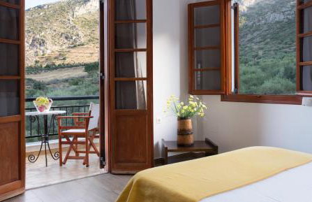 Venetia Apartments - Photo 2