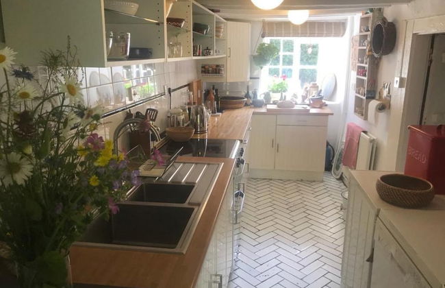 15th Century 3 Bedroom Cottage & Delightful Garden - Photo 10