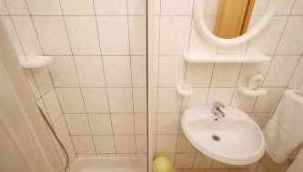 Apartment with A - C in Mali Iz-Insel Iz 53441 - Foto 4, Shower