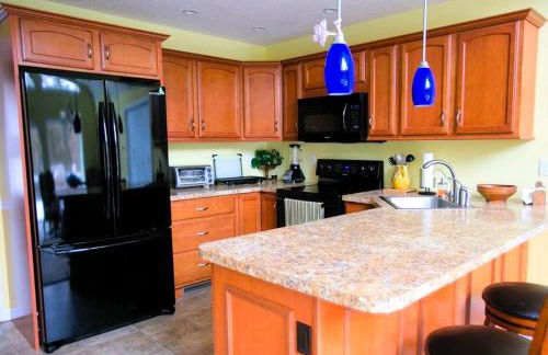 Stunning Weekend Getaway near Hickory Run State Park in Pennsylvania - Photo 16