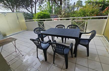 Résidence fermée Grande terrasse ombragée Piscine Plage Port Parc Gare - Foto 18