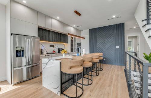 Luxury Newly Built 4 BR 4 Bath Home w/ Rooftop and Grill! - Foto 17