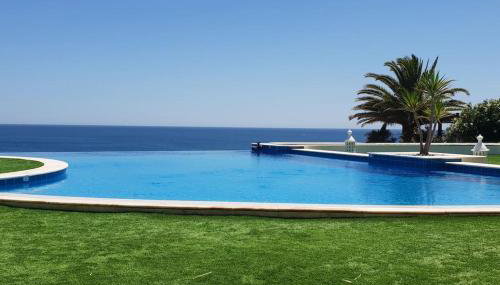 Breathtaking Villa with infinity pool over the sea - Foto 2