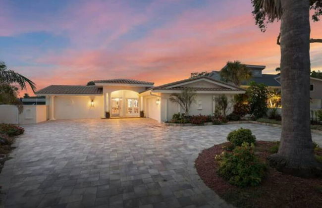 Experience The Ultimate in Luxury Living - Foto 24