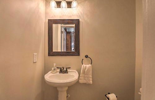 Lakefront Retreat with Game Room and Private Dock! - Foto 15