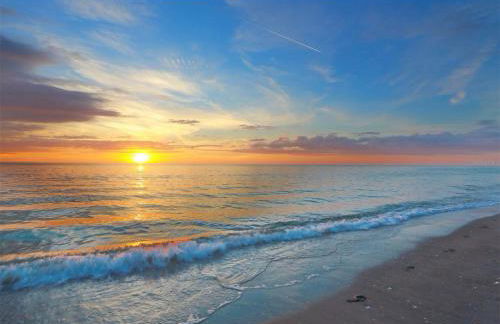 AMI/Holmes Beach - 3/2 Home - Private Heated Pool and Yard - walk to beach - Photo 35