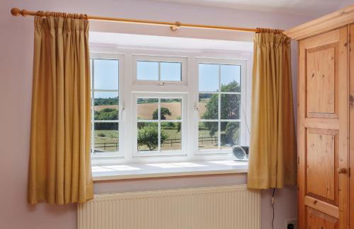 Rookley Farm Lodge Charming Manor Pool House with Heated Pool, Tennis Court & Gardens - Isle of Wight Rural Countryside Escape - Foto 42