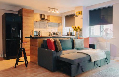 Central Manchester Gem with Stylish 2BR Retreat and Free Carpark - Foto 33