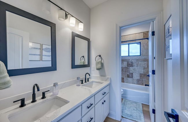 Luxury Lakefront Home-private Dock - Dipping Pool! - Foto 25