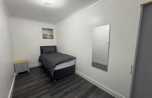 2 Bed Flat - Sleeps 3 - Parking - Wifi - Foto 5