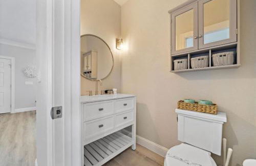 Modern Beach House with Fire Pit and Swimming Pool - Foto 25