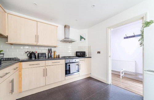 Arte Stays Serviced Houses Stratford - 3 Bedrooms 2 Bathrooms Houses London, Stratford, Maryland, Free Parking, Garden, Weekly or Monthly Stays - up to 8 guests - Foto 24