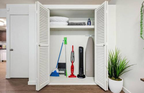 Cozy DT Bellevue Apt | Fast Wi-Fi & Free Parking - Foto 18