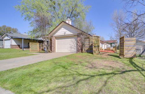 Barling Vacation Rental Fenced-In Yard with Hot Tub - Foto 3