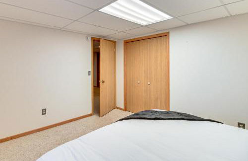 Private Lakefront Home with Game Room in Aurora! - Foto 26