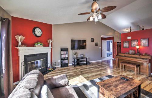 Family Home with Yard about 15 Mi to Downtown! - Foto 7