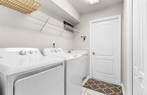 Lazy days and lake views. Beautiful Naples pool home - Foto 30