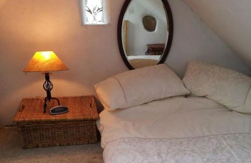 The Cwtsh at Ffynnon Clun: unique. - Photo 34