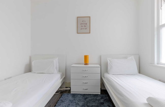 Spacious & Newly Renovated 4BD House East Ham! - Foto 13